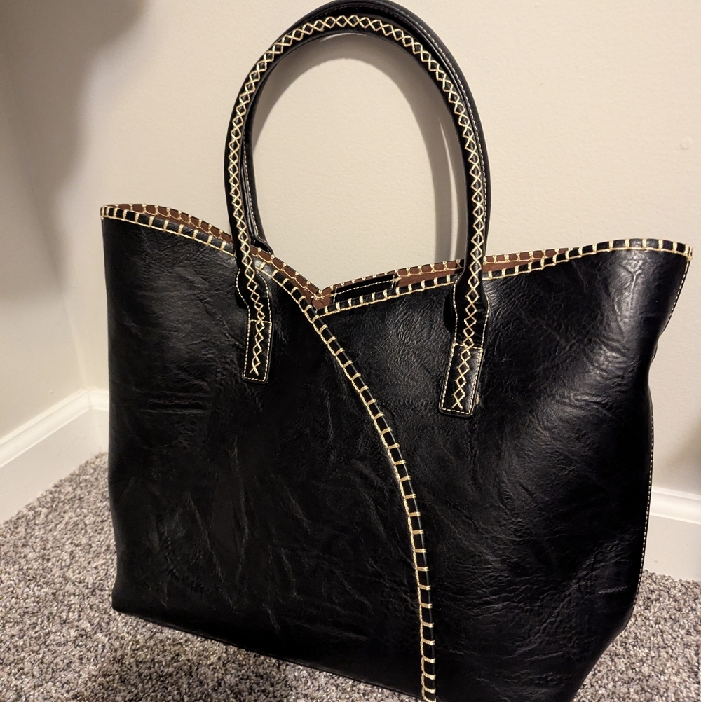Chic Black Tote with Contrast Stitching